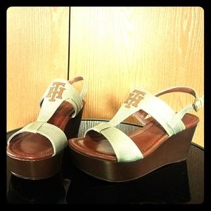 Tommy Hilfiger Silver Wedge NWOT